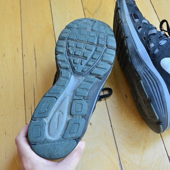 Nike Shoes Size 5.5Y - Picture 5 of 8